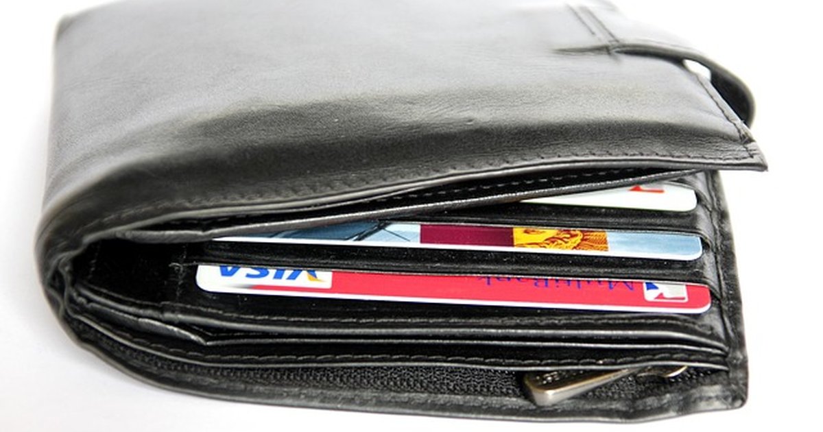 Safe Authorized-User Credit Strategies for Fiancés